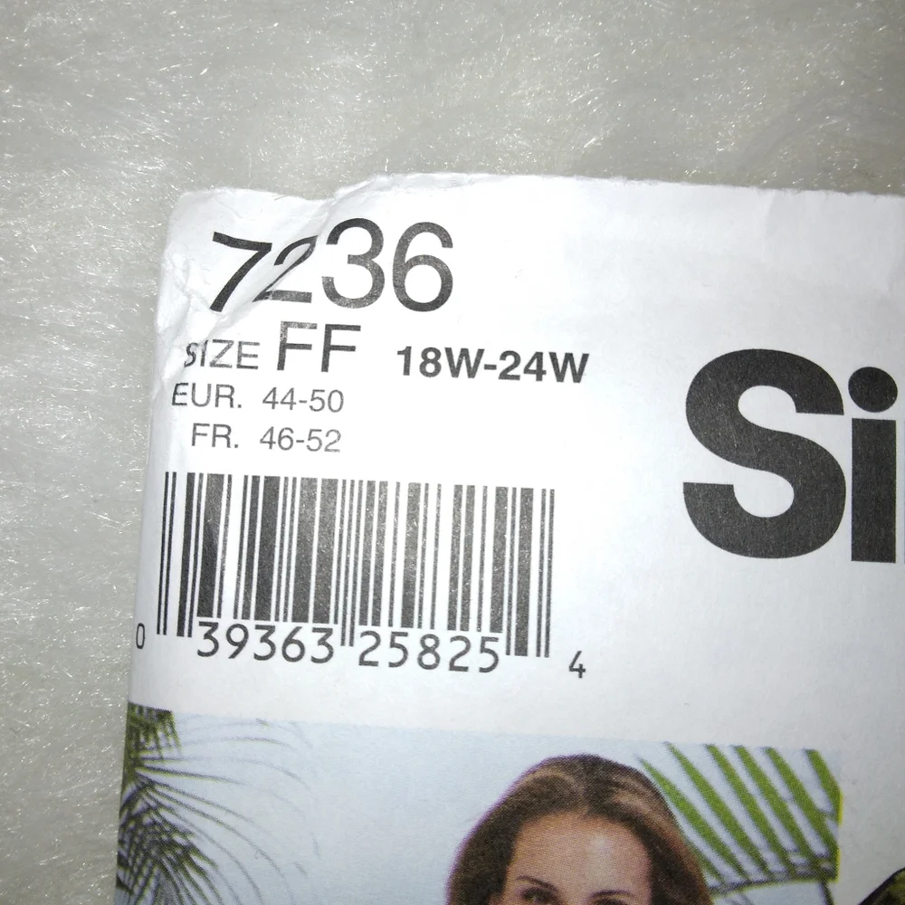 SIMPLICITY 7236 Sz 18W-24W Woman's tops in variations pants and shorts - Picture 2 of 5